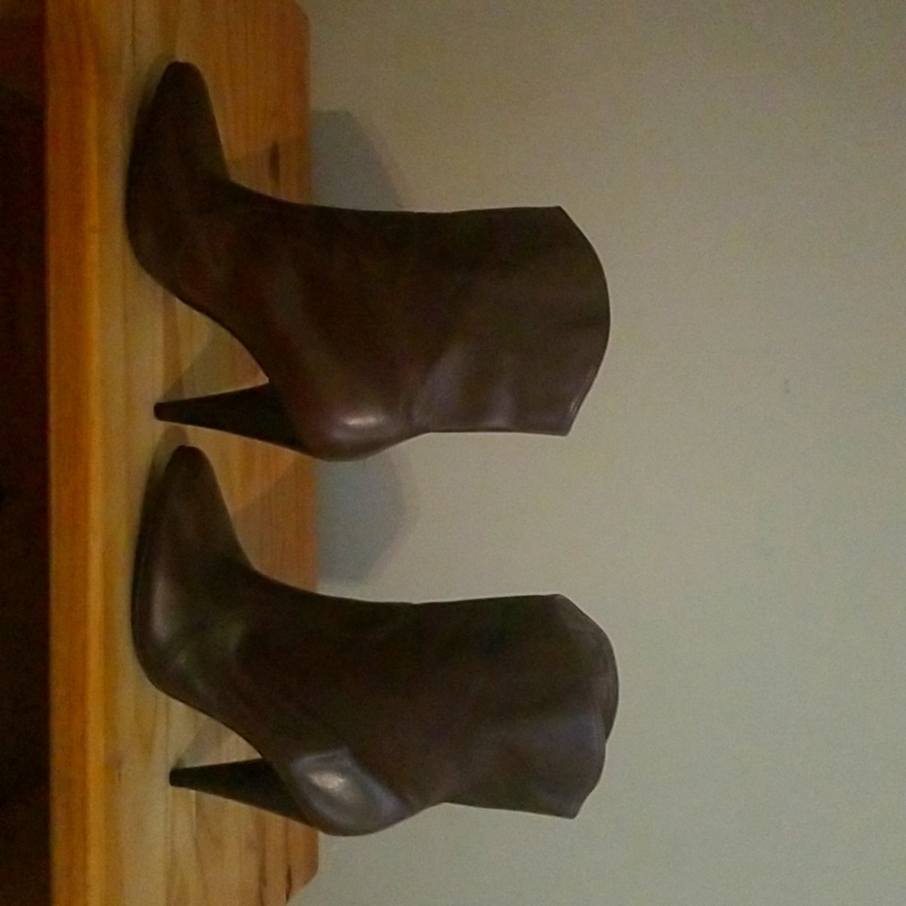 Gianni Bini size 10M Brown